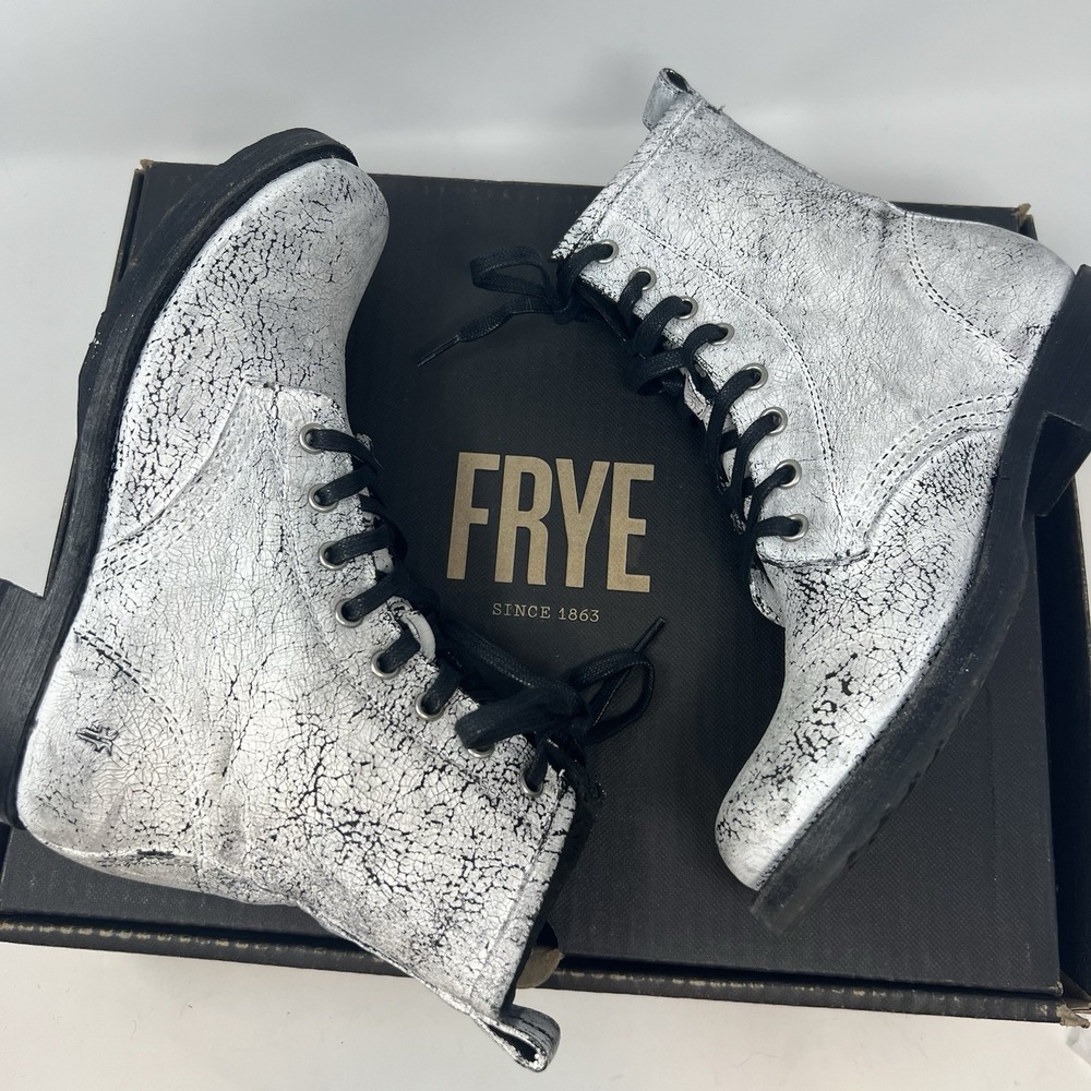 FRYE Veronica Combat Black Leather Boots White Crackle‎ Paint 6B Lace Up Block
